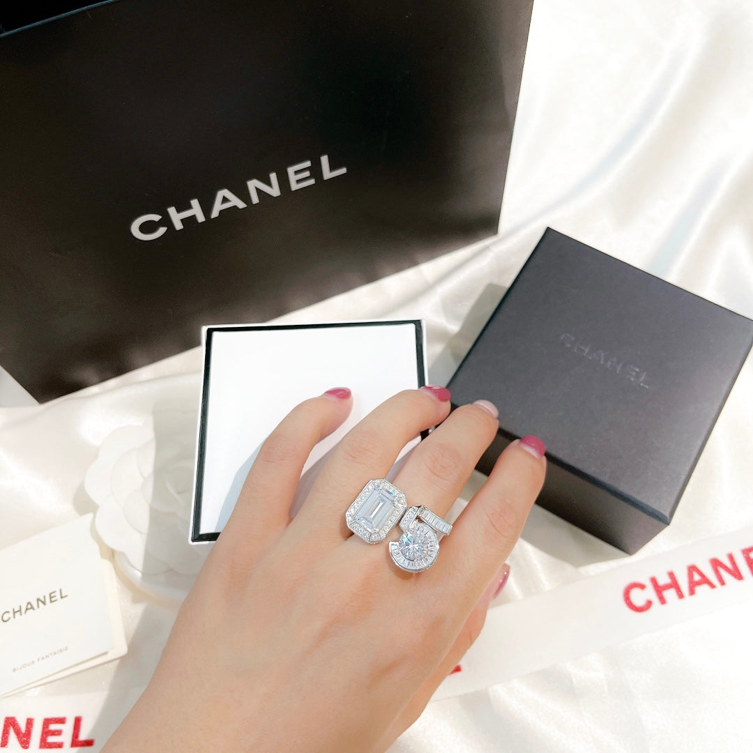 18K  Chanel No.5 Diamonds Ring
